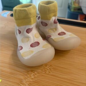 Baby Polka Dot Sock Shoes barefoot